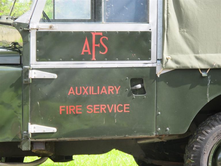 Signwriting by Arne Barker AFS Land Rover door signwritten